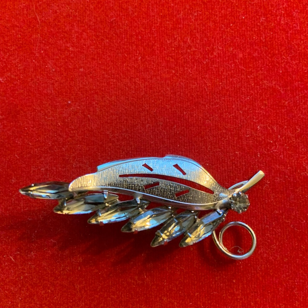 Elegant Silver Leaf Brooch
